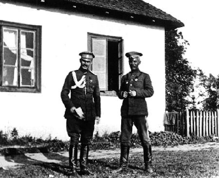 12. ratsuväkidivisioonan komentaja Mannerheim ja hänen rykmentinkomentajansa 