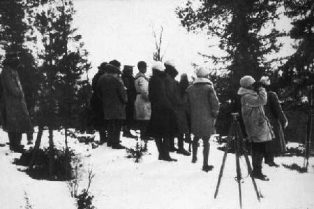 Mannerheim esikuntineen seuraa Tampereen operaatiota Vehmaisissa 